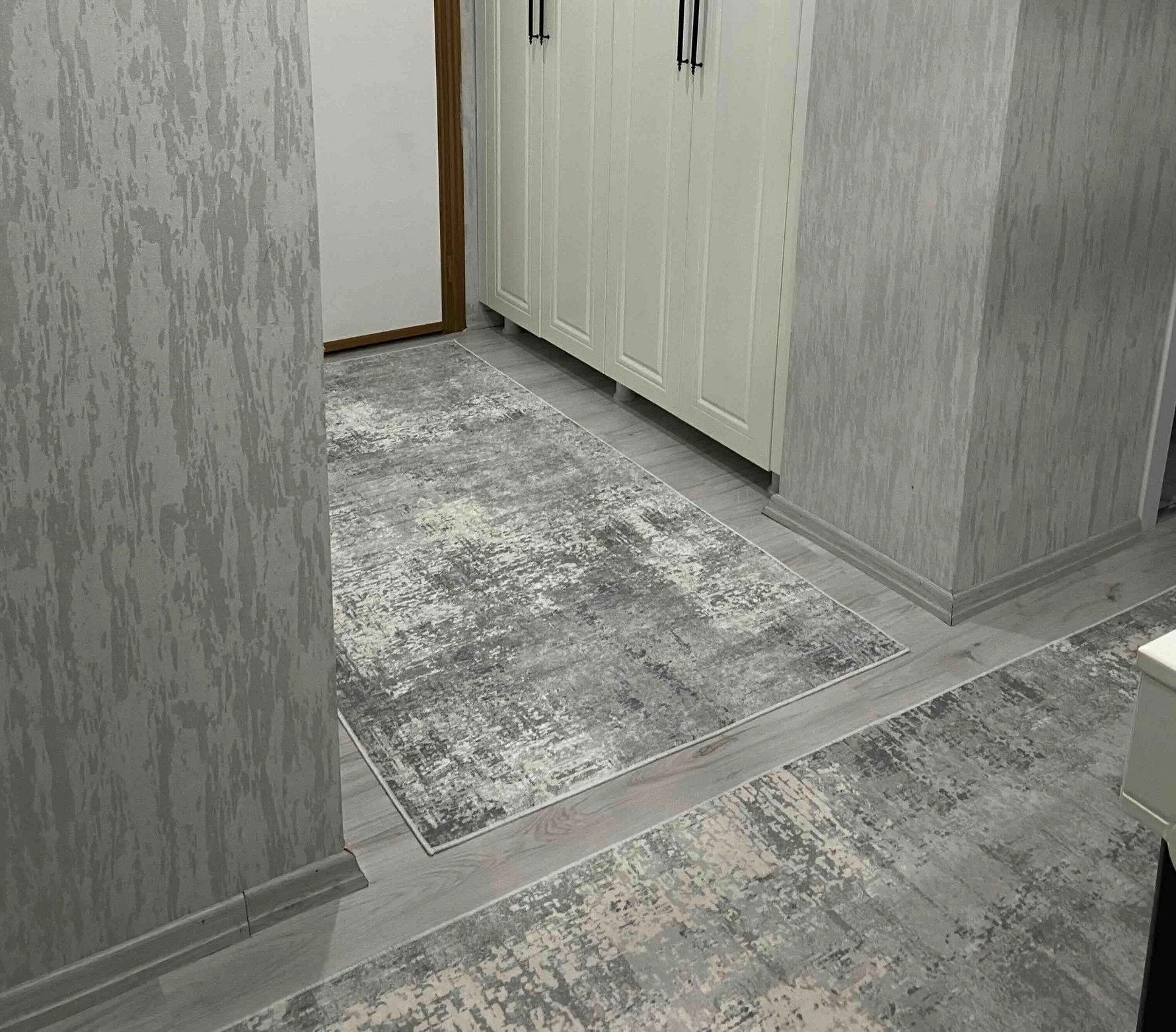 Eskitme  Gri Yeni Nesil Baskılı Halı & Yolluk