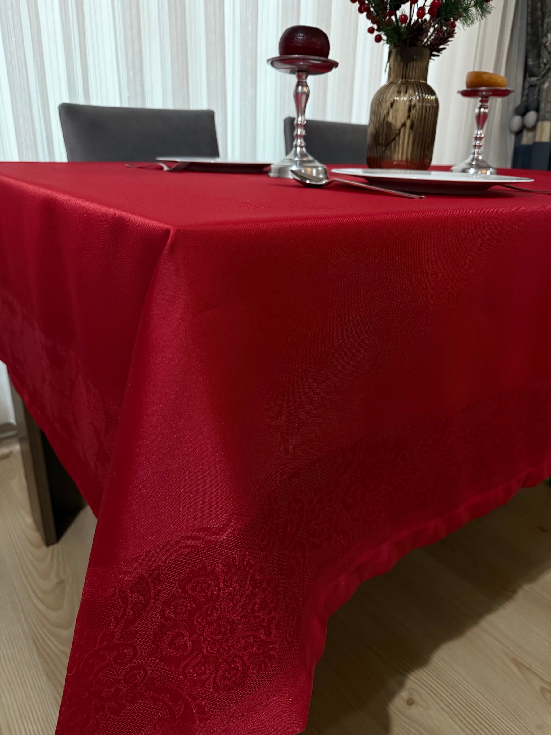 Jumbo Kırmızı JakarLı Masa Örtüsü 160x220 cm